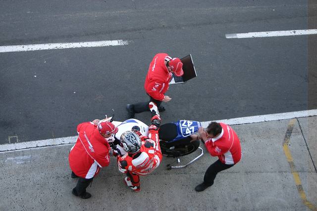 MotoGP焦点之战复盘：转折点在哪里（球迷文化视角）